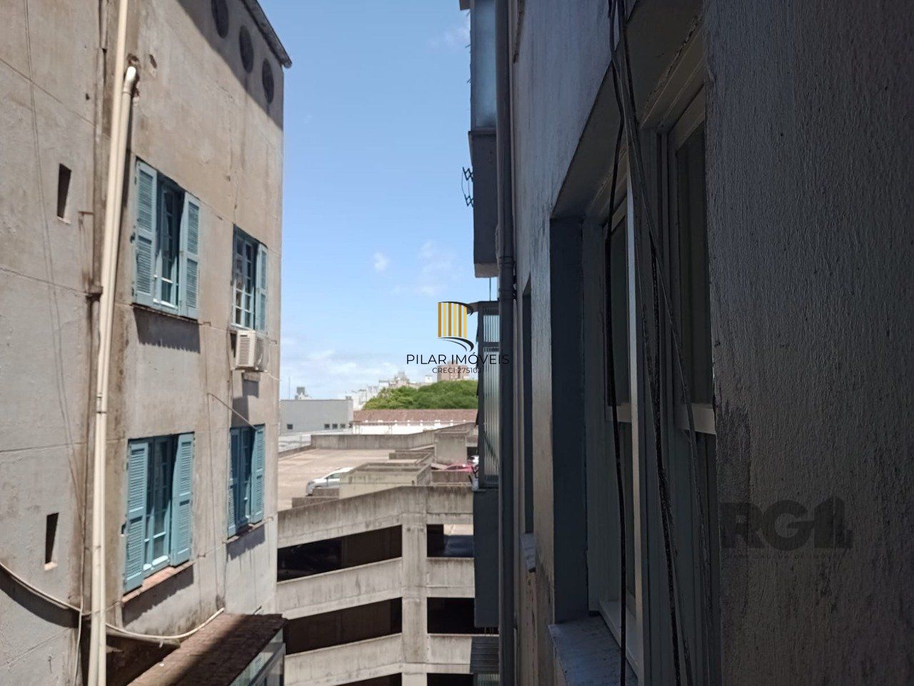 Apartamento com 3 quartos, desocupado no centro histórico.