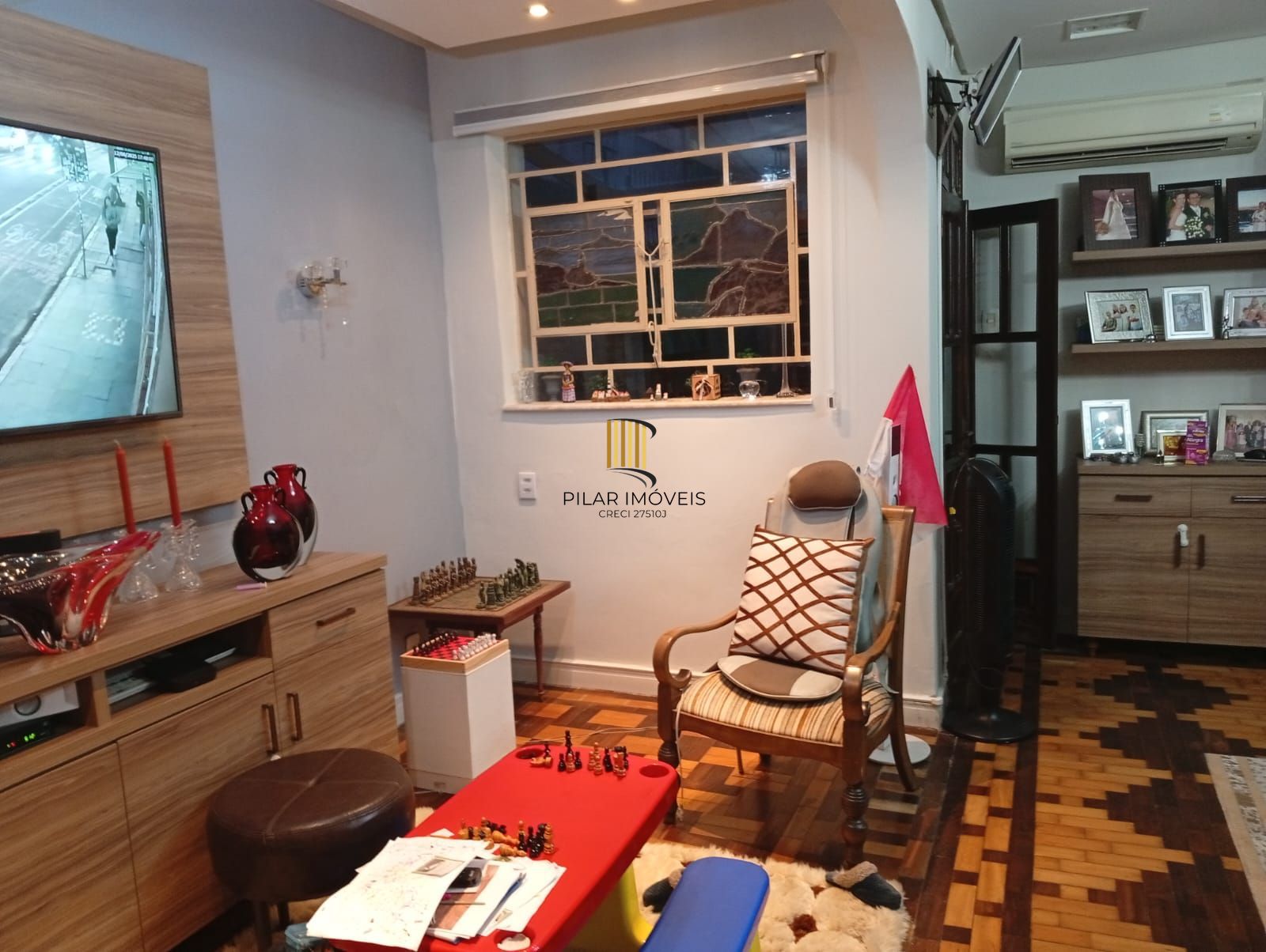 Casa com 5 quartos , 7 banheiros e pátio!