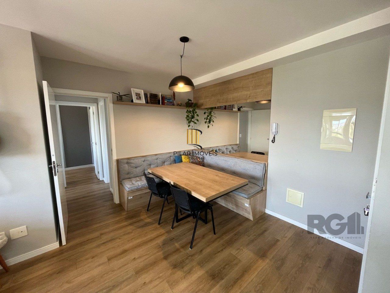 Apartamento 2 quartos, suíte e garagem na Cidade Baixa.