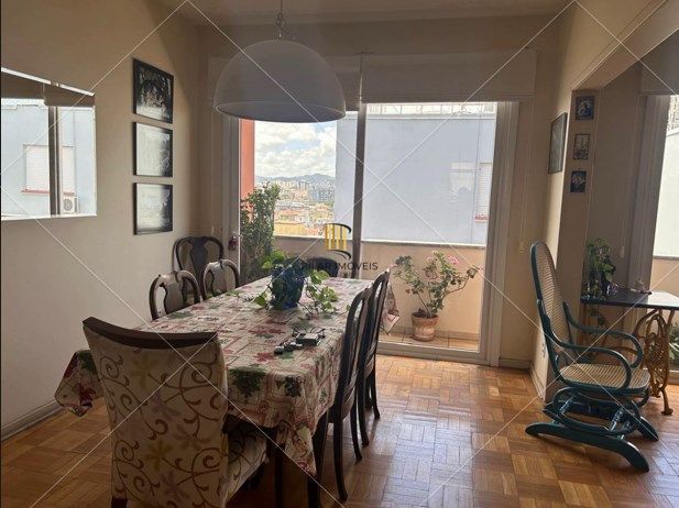 Apartamento 2 quartos, desocupado, andar alto na cidade Baixa!