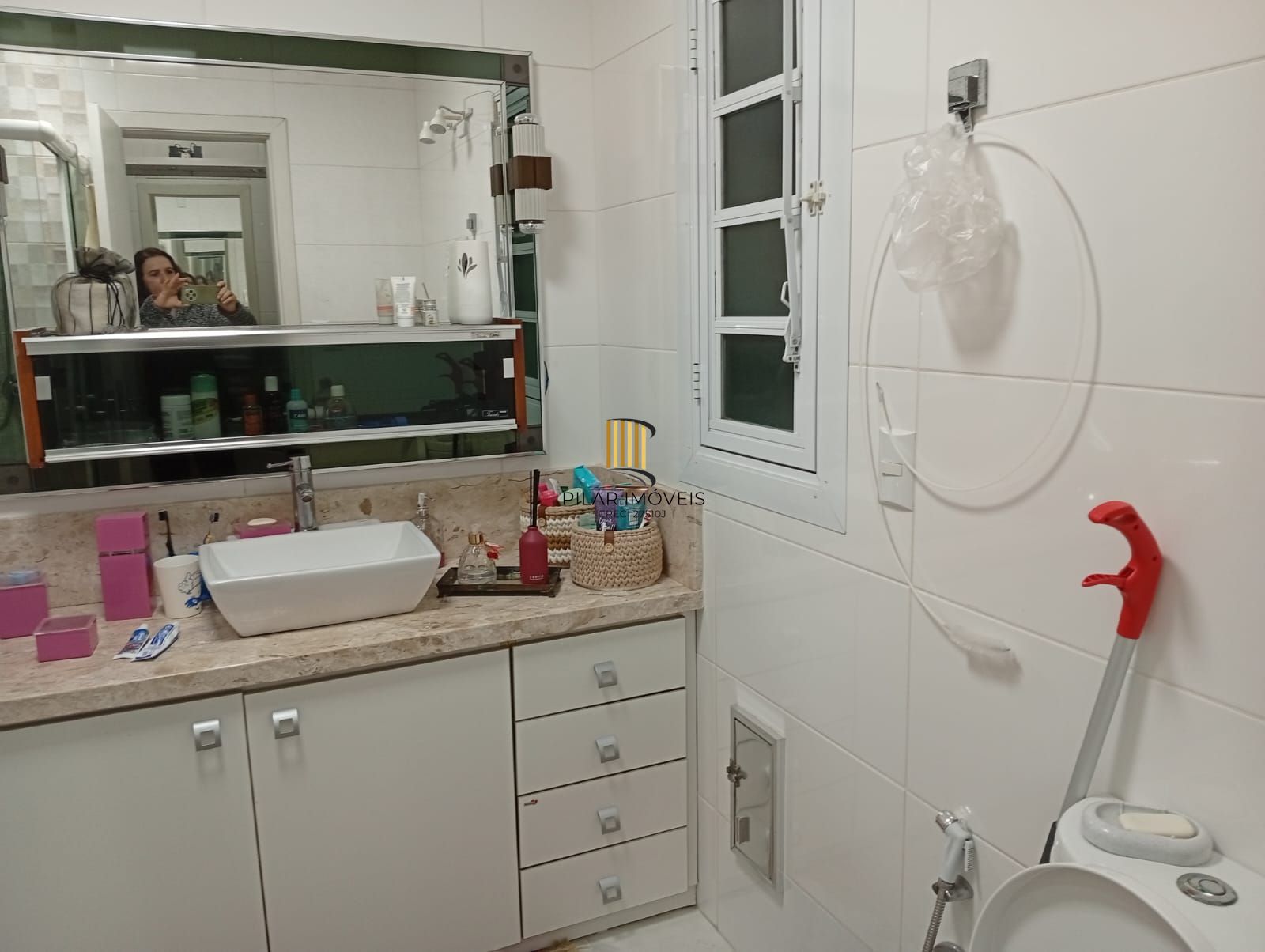 Casa com 5 quartos , 7 banheiros e pátio!