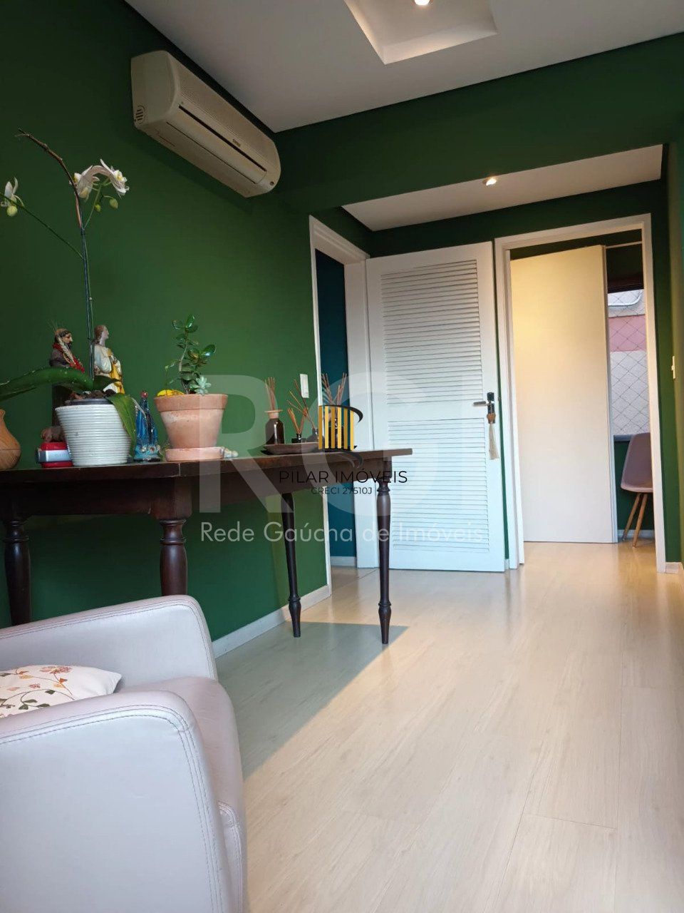 Apartamento  2 quartos, suite, , sacada,   2 quartos,  churrasqueira, semi mobiliado com garagem!