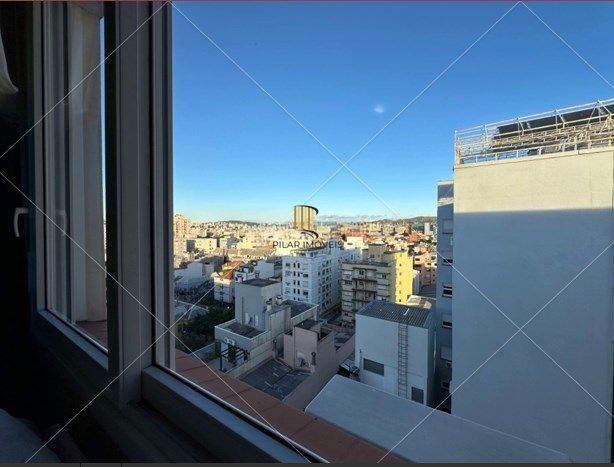 Apartamento 2 quartos, desocupado, andar alto na cidade Baixa!