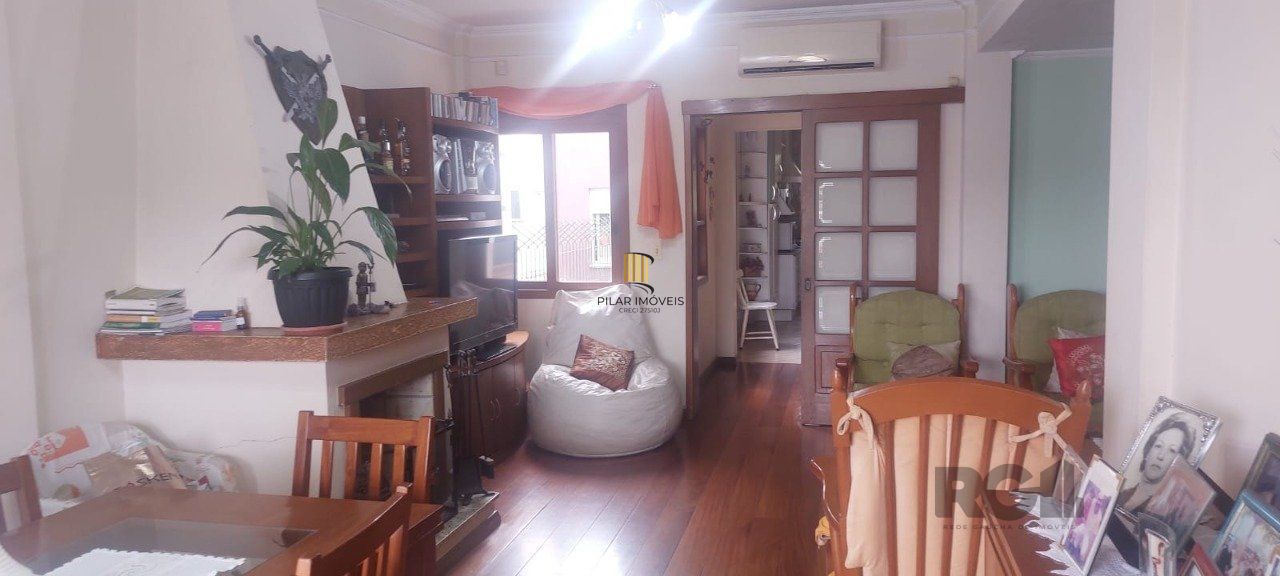 Casa 3 dormitórios no bairro Medianeira