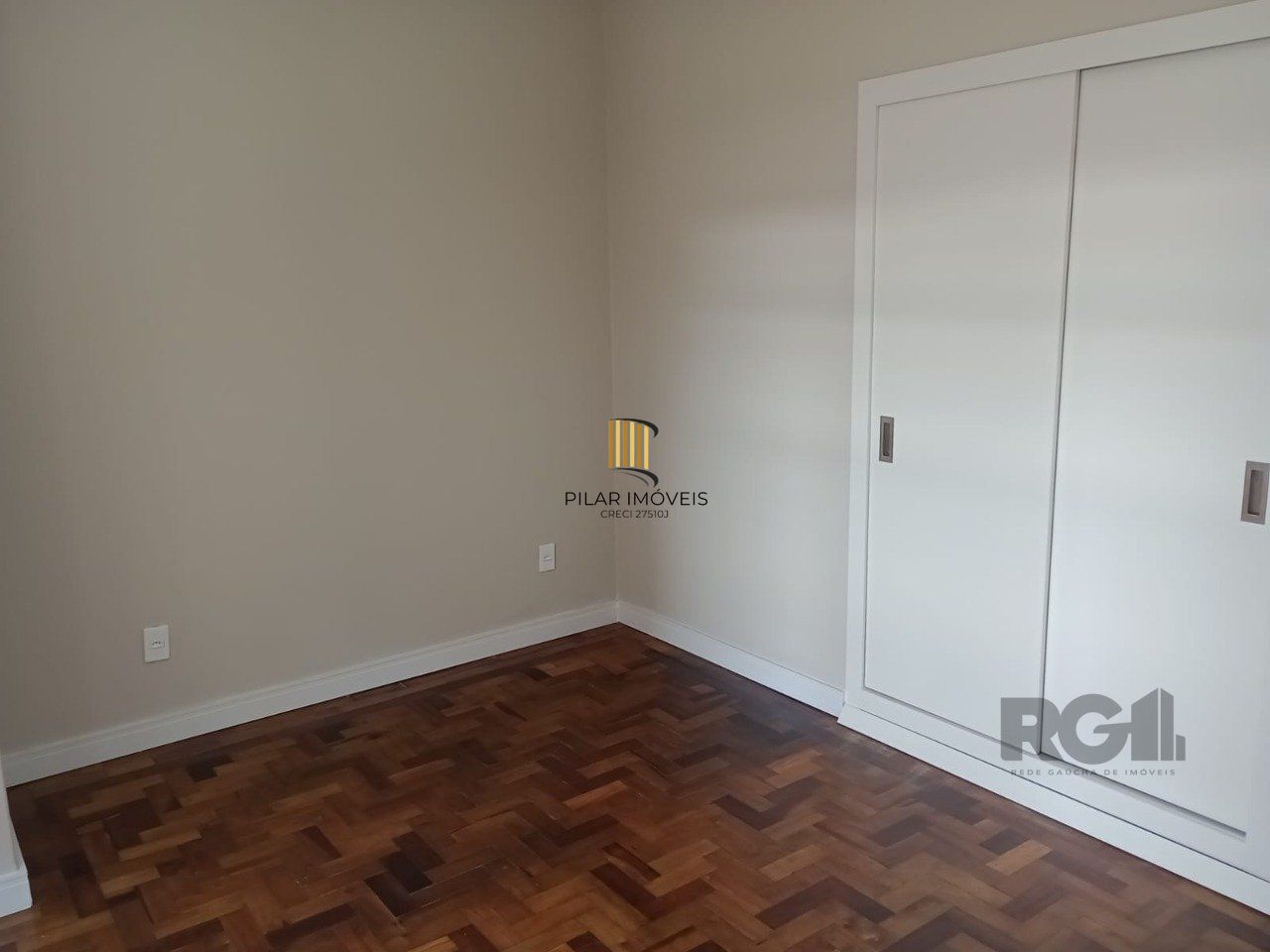 Apartamento com 3 quartos, desocupado no centro histórico.