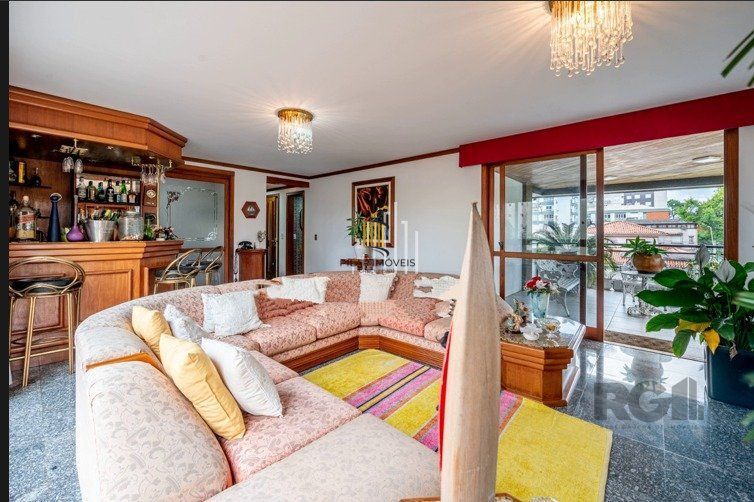 Apartamento  4 dormitórios, suite, de frente com sacada, 3 vagas de garagem, bairro Higienópolis - Porto Alegre