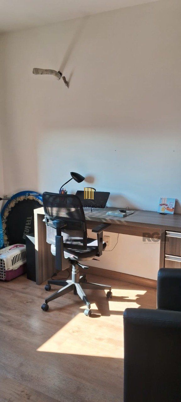 Apartamento 02 dormitórios alto padrão, bairro São João, com 02 vagas cobertas 