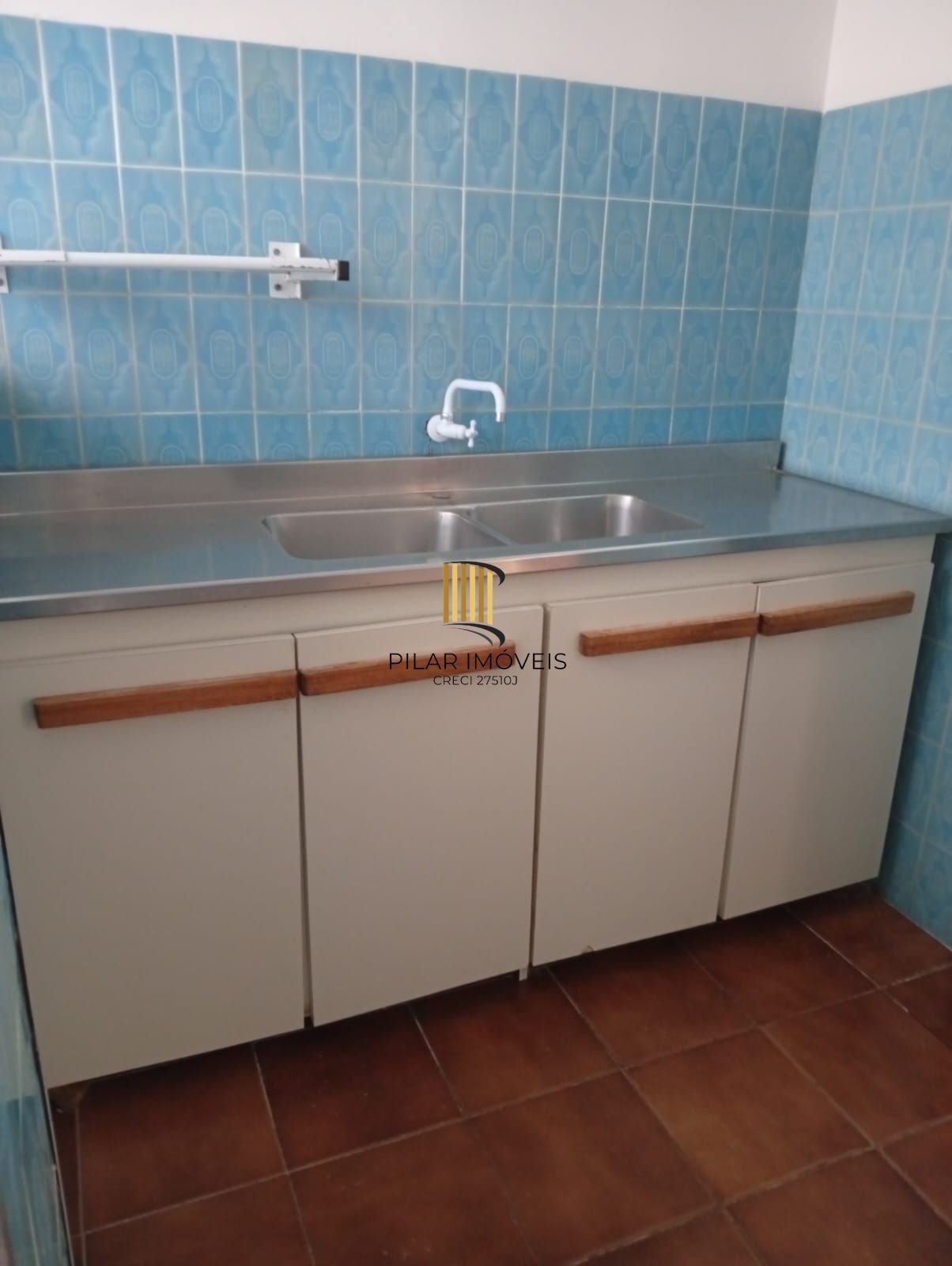 Apartamento térreo,  2 quartos, pátio, desocupado no bairro Cidade Baixa