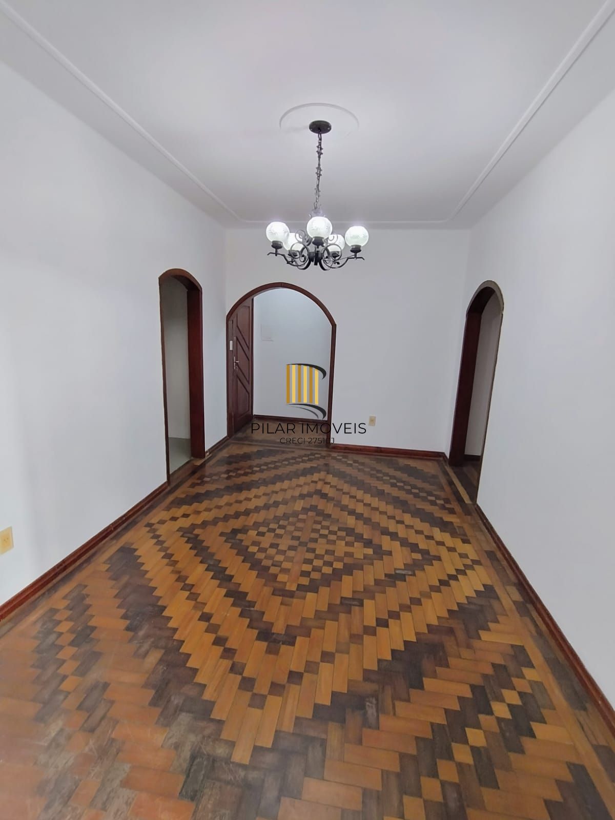 Apartamento térreo 2 quartos com amplo pátio em L no bairro Santana