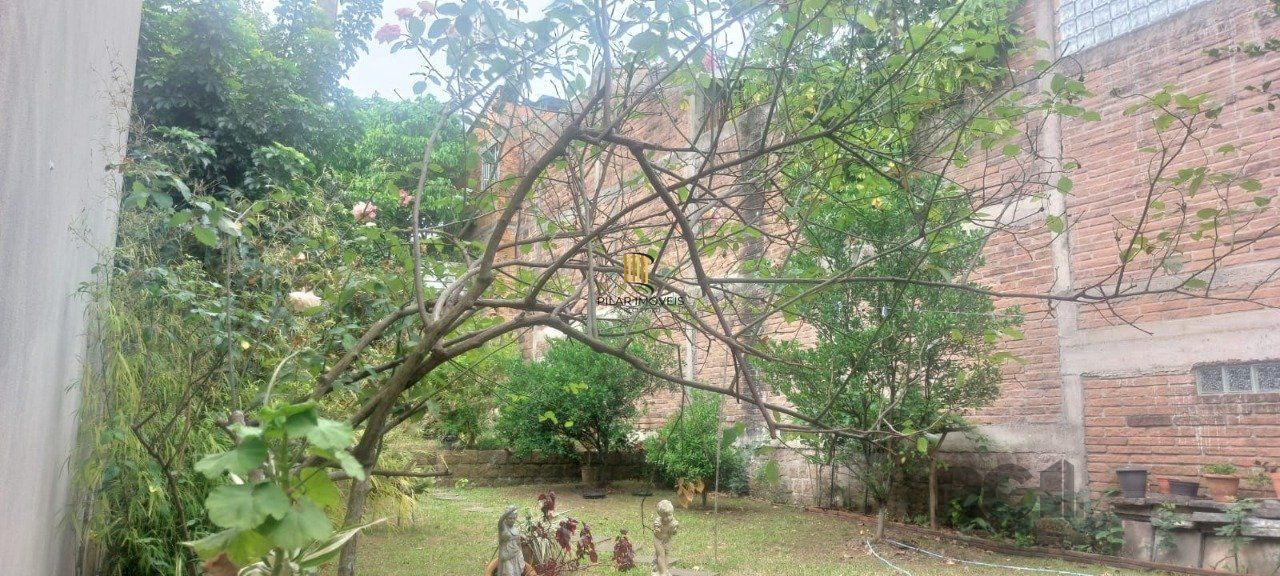 Casa 3 dormitórios no bairro Medianeira
