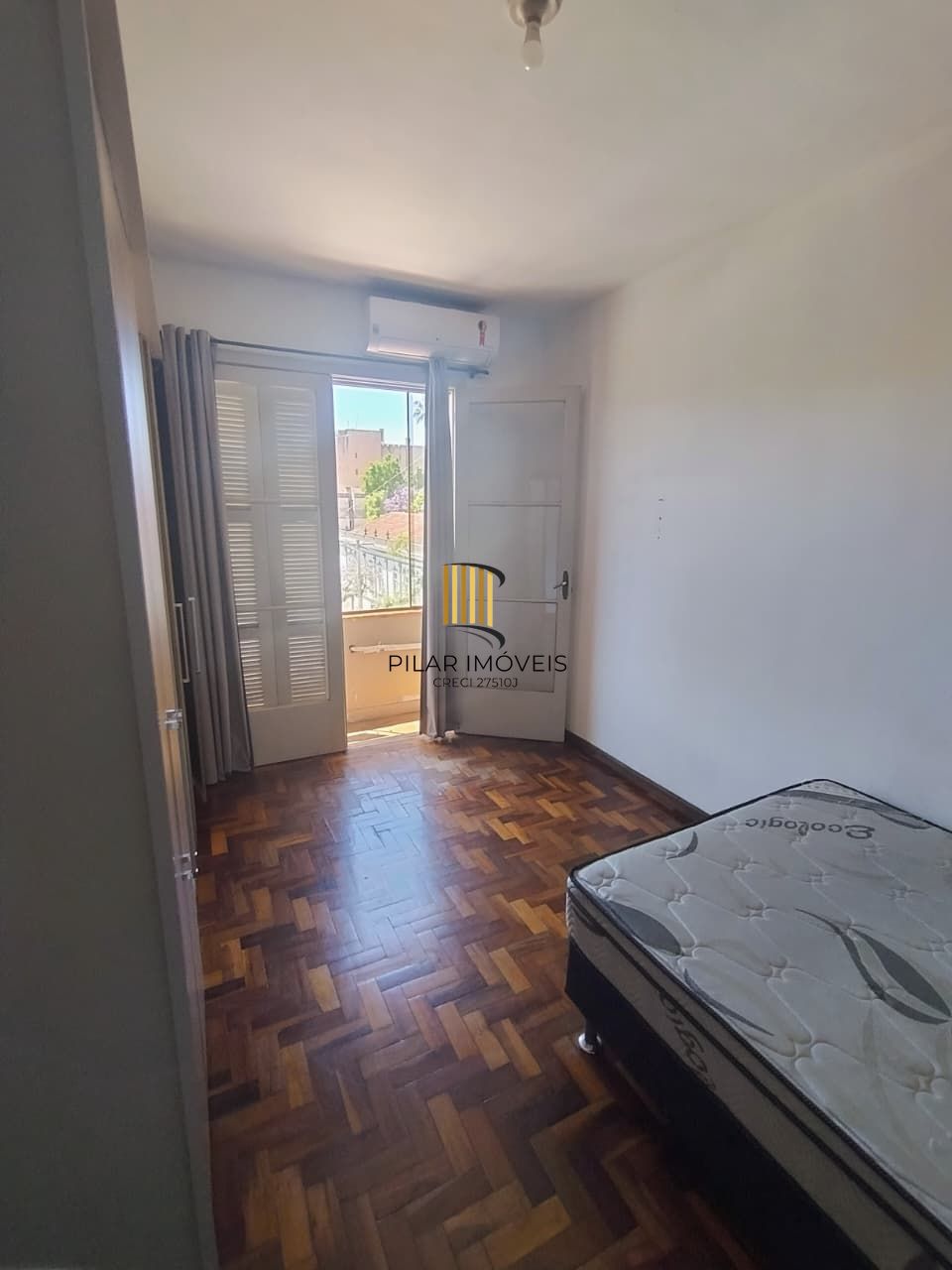Ótimo apartamento desocupado de frente para a Redenção- Cidade Baixa