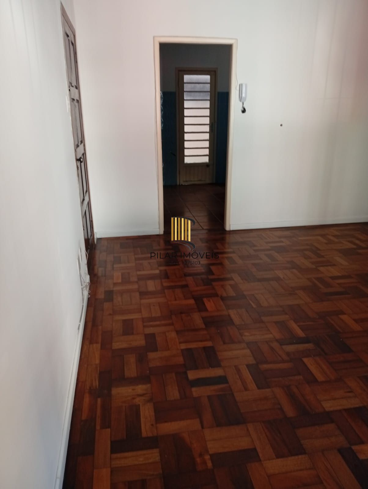 Apartamento térreo,  2 quartos, pátio, desocupado no bairro Cidade Baixa