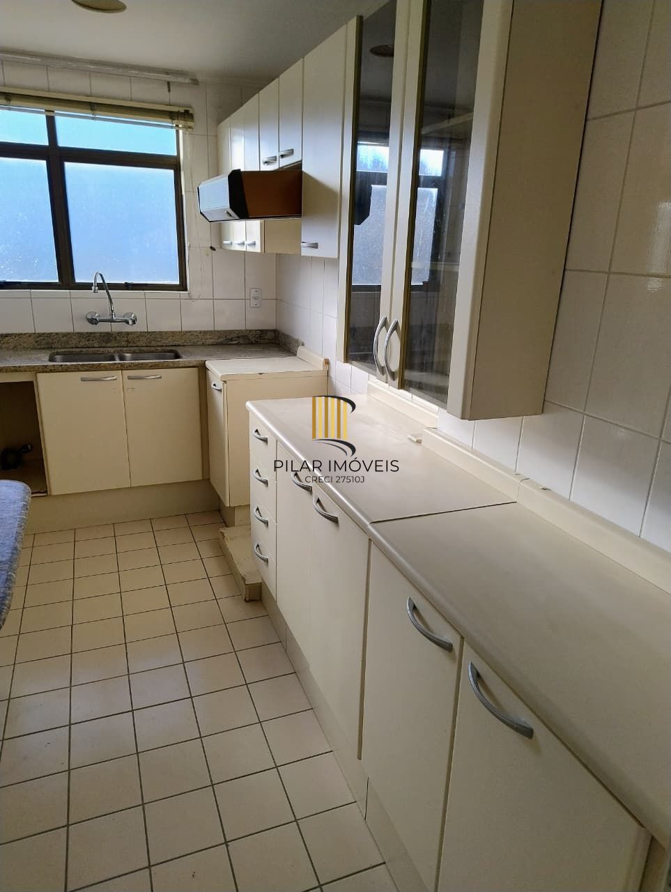 Apartamento 2 quartos, sacada com churrasqueira e  garagem no bairro Cidade Baixa