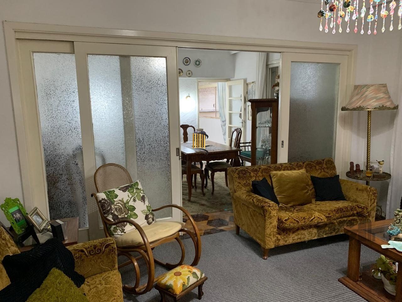   Ótimo apartamento 3 dormitórios, de frente com sacada, bairro Cidade Baixa- Porto Alegre