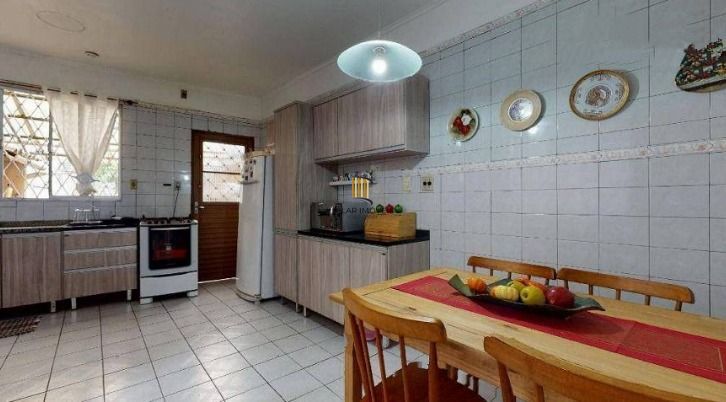 Casa para Venda - 190m², 4 dormitórios, sendo 1 suites, 2 vagas - Partenon