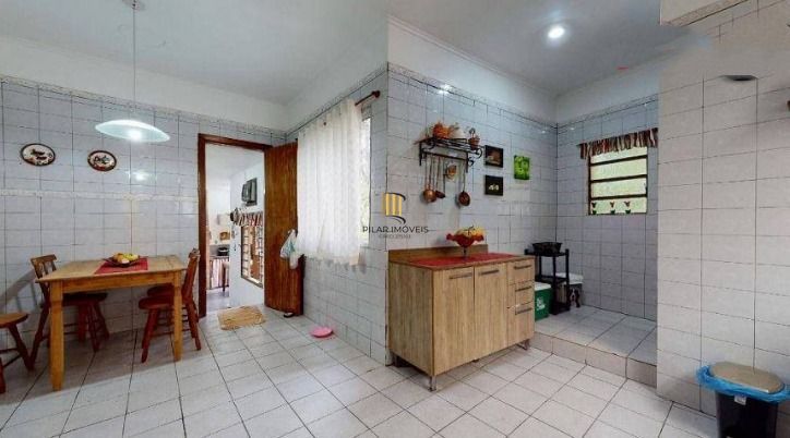 Casa para Venda - 190m², 4 dormitórios, sendo 1 suites, 2 vagas - Partenon