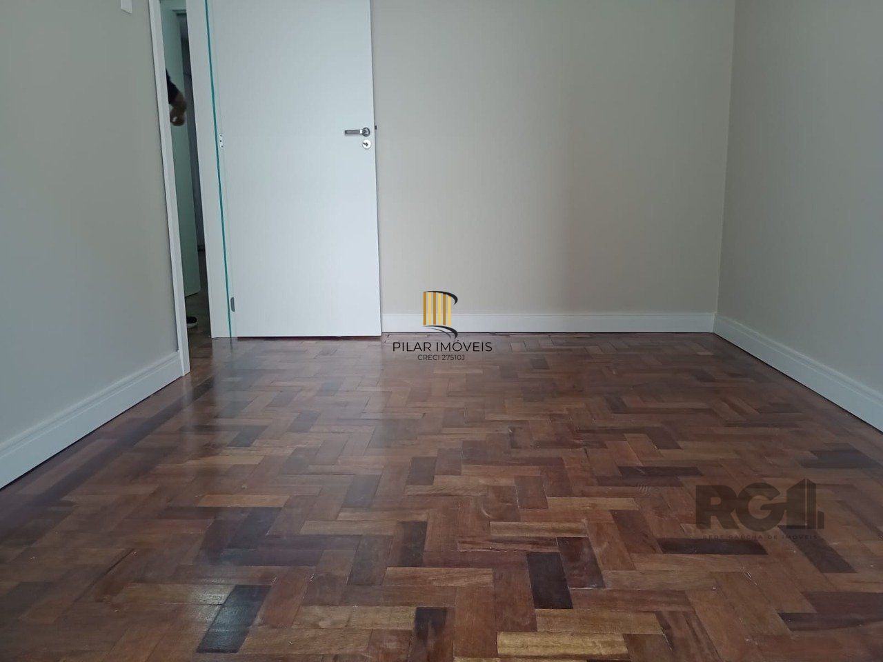 Apartamento com 3 quartos, desocupado no centro histórico.