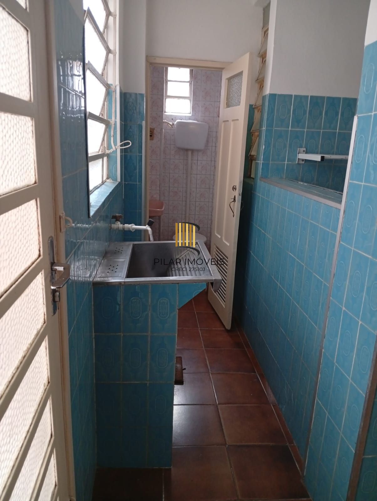 Apartamento térreo,  2 quartos, pátio, desocupado no bairro Cidade Baixa