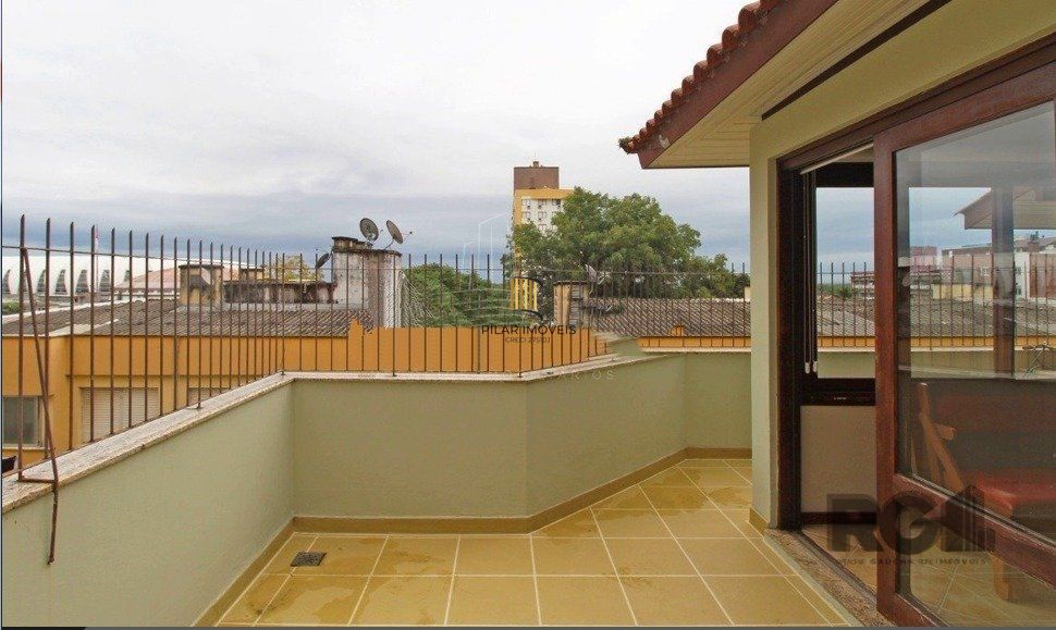 Casa com 3 quartos, suite e 2 vagas garagem!