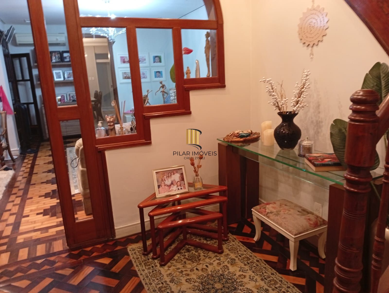 Casa com 5 quartos , 7 banheiros e pátio!