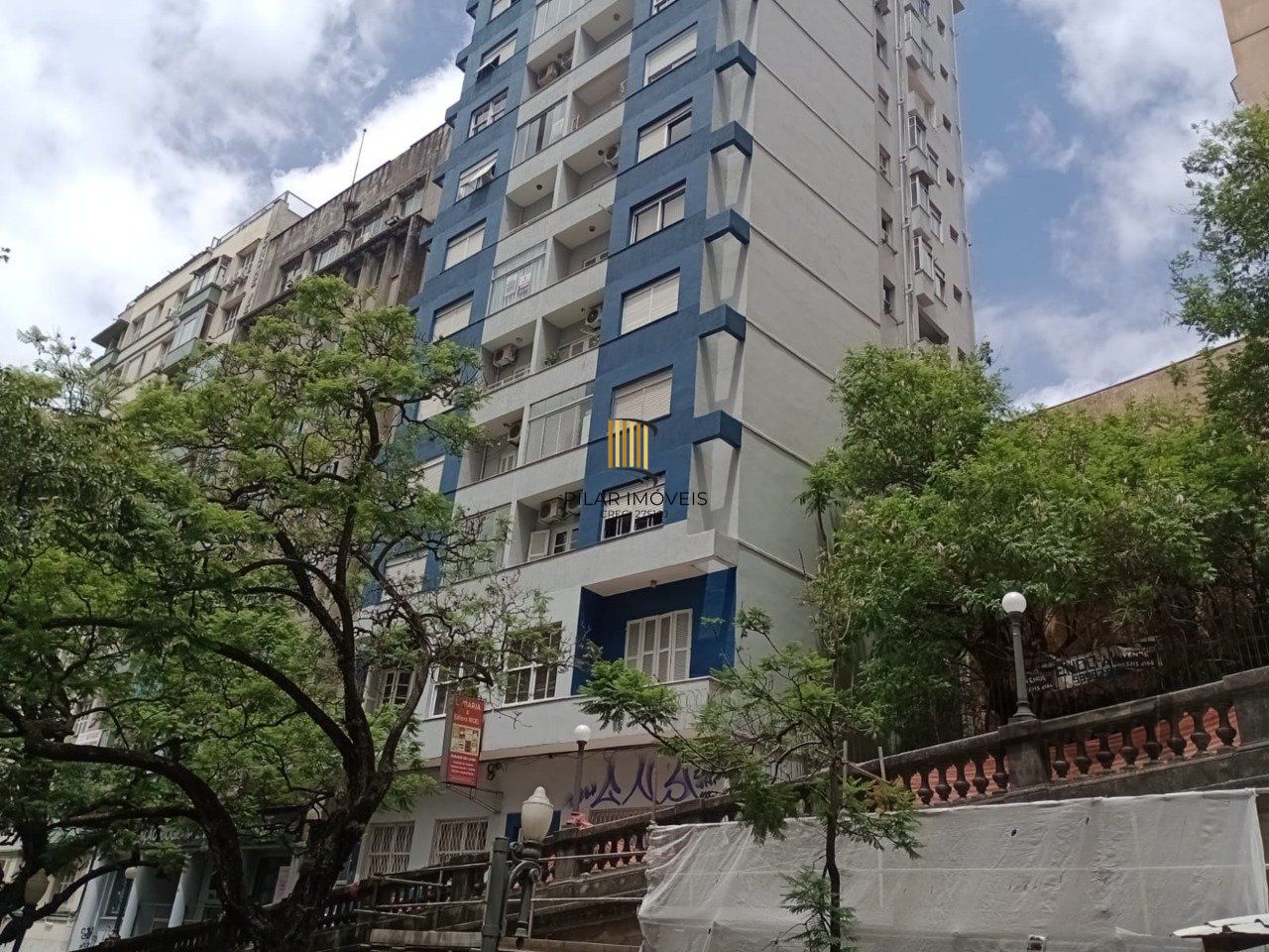 Apartamento com 3 quartos, desocupado no centro histórico.