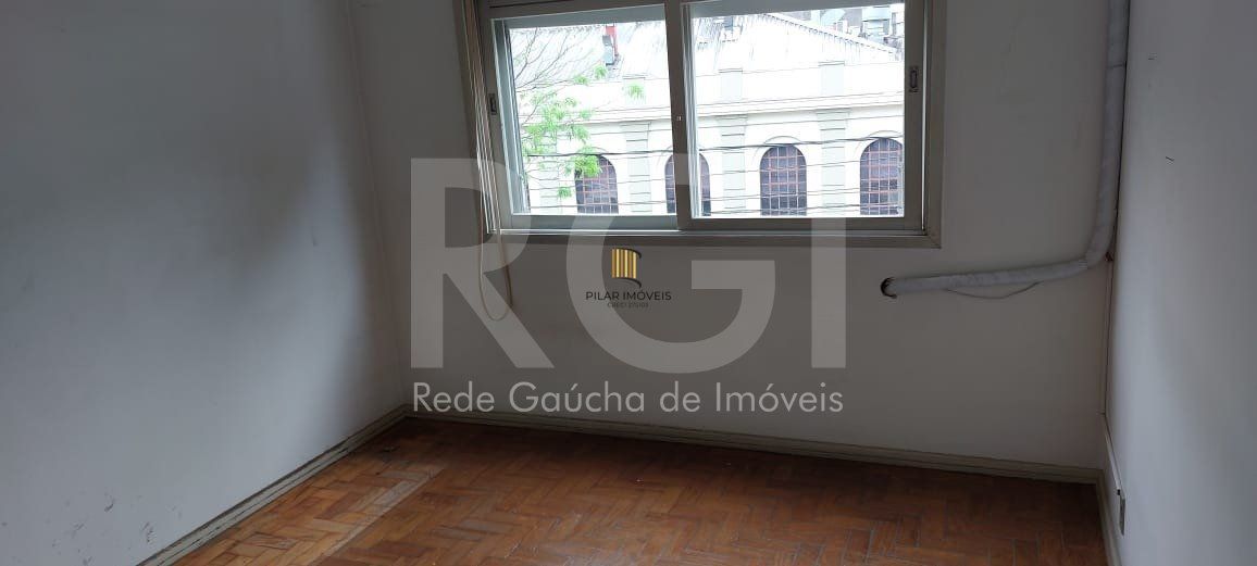 Apartamento com 3 quartos, 2 banheiros, desocupado e 1 vaga!
