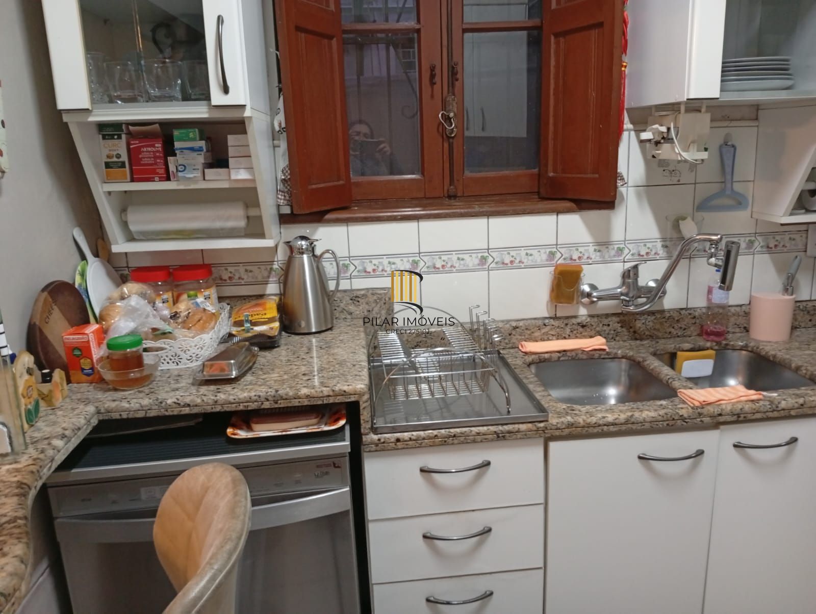 Casa com 5 quartos , 7 banheiros e pátio!