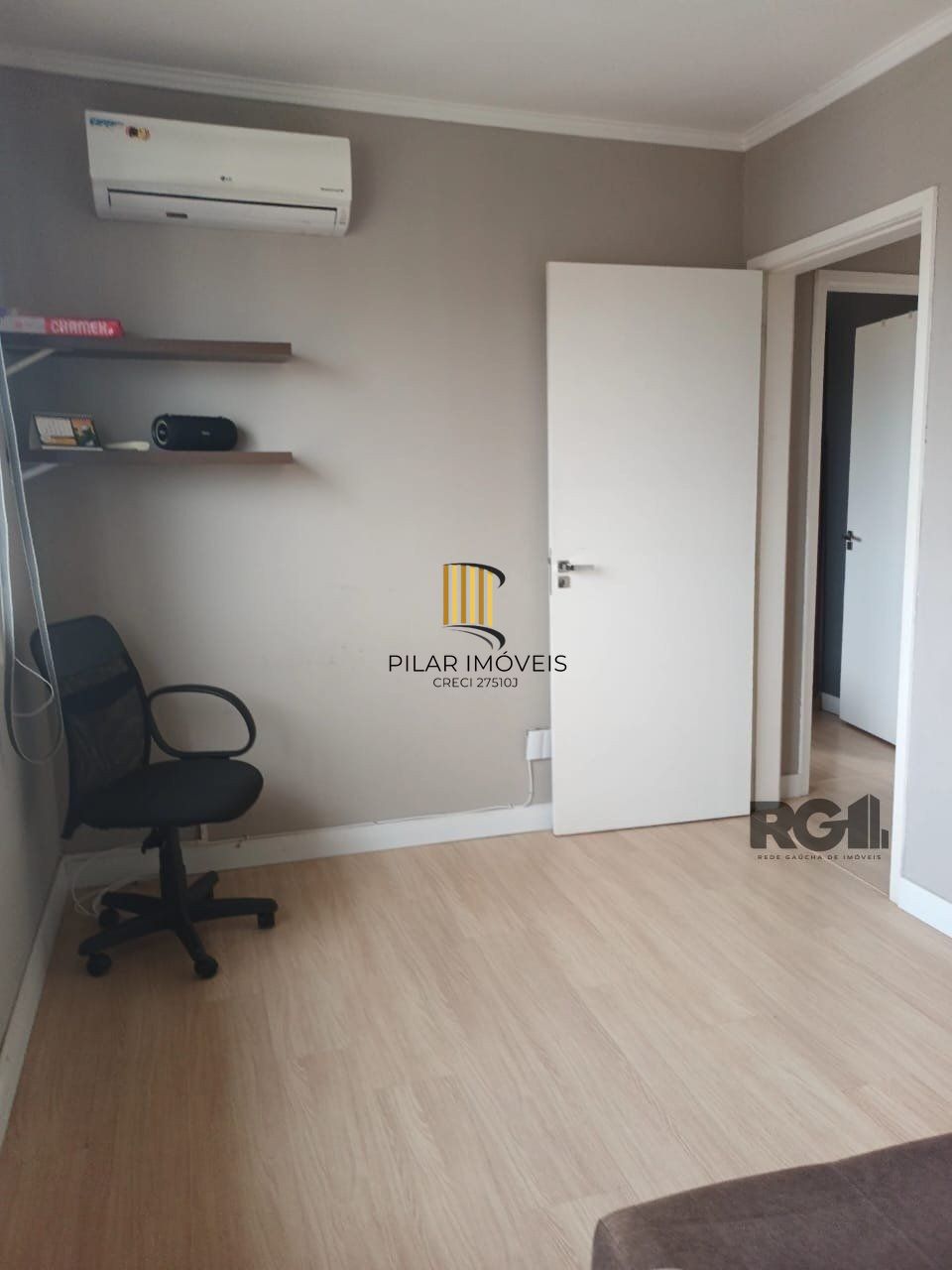 Apartamento 2 quartos, garagem semi mobiliado!