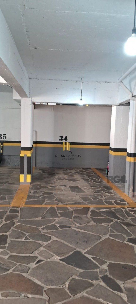 Apartamento 02 dormitórios alto padrão, bairro São João, com 02 vagas cobertas 