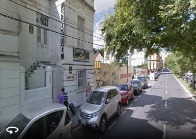 Casa para Venda - 928m², 5 dormitórios, 4 vagas - Bom Fim