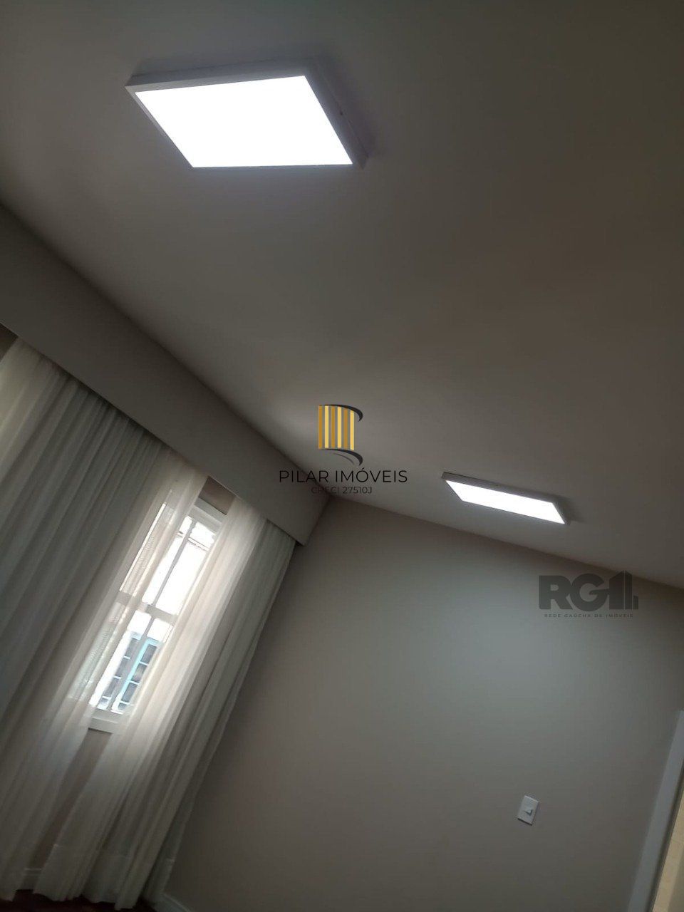 Apartamento com 3 quartos, desocupado no centro histórico.