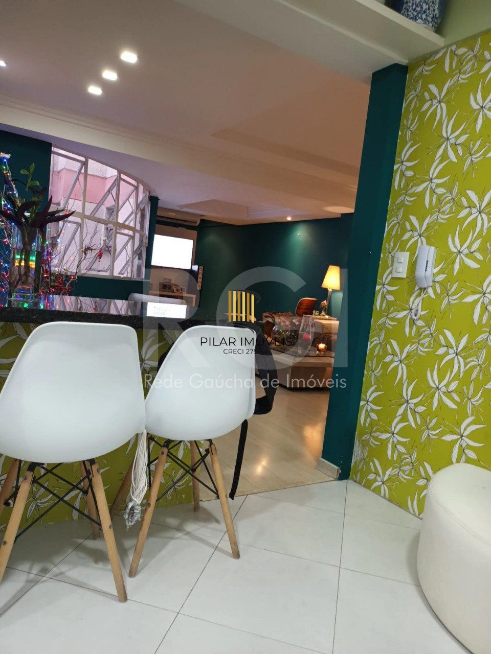 Apartamento  2 quartos, suite, , sacada,   2 quartos,  churrasqueira, semi mobiliado com garagem!