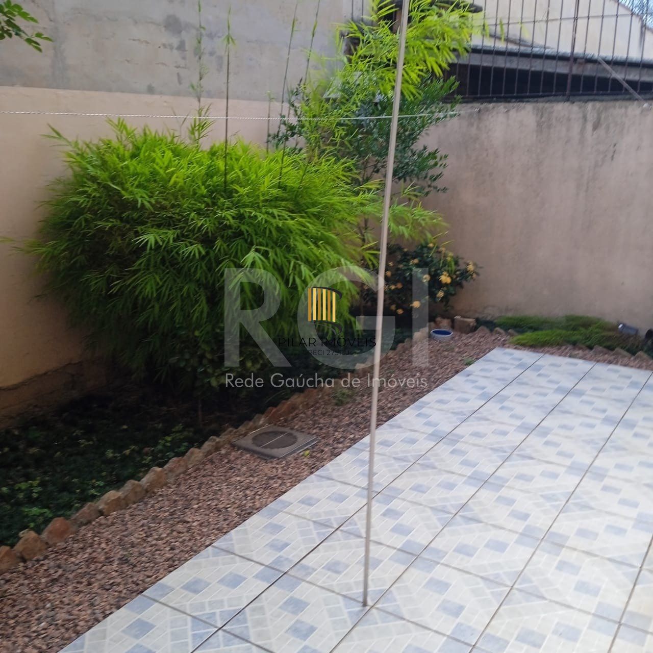 Apartamento Térreo, desocupado, 1 quarto com 2 pátios !