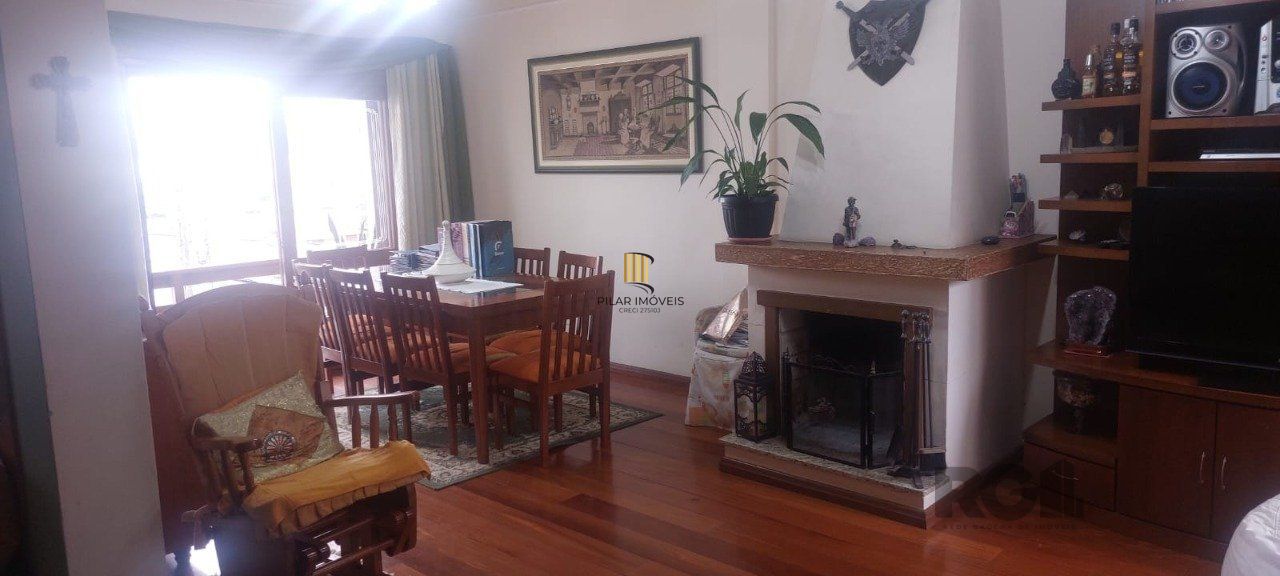 Casa 3 dormitórios no bairro Medianeira
