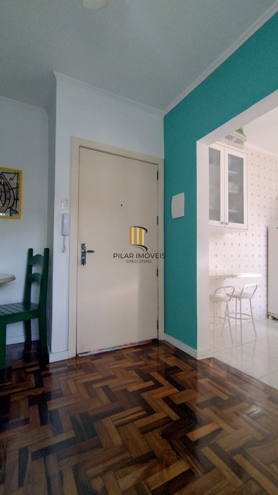 Apartamento 1 dormitório, todo reformado, semimobiliado em condominio fechado.