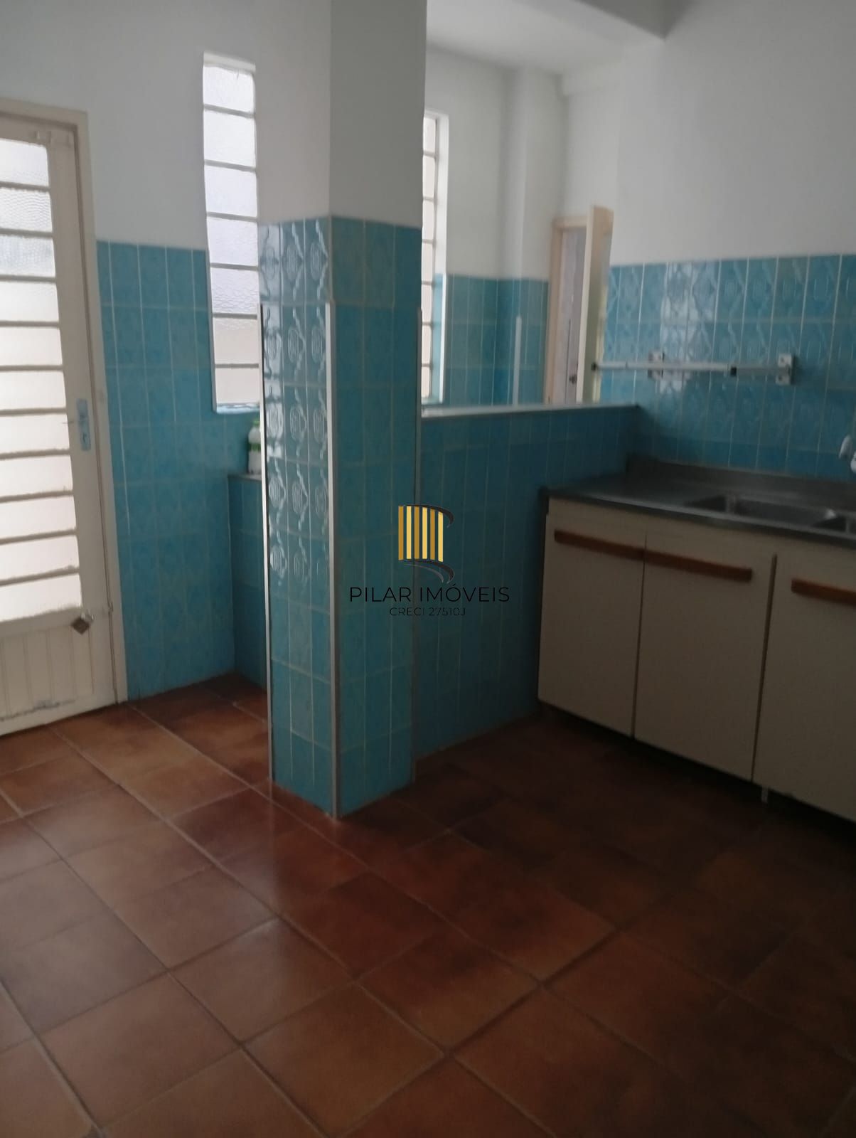 Apartamento térreo,  2 quartos, pátio, desocupado no bairro Cidade Baixa