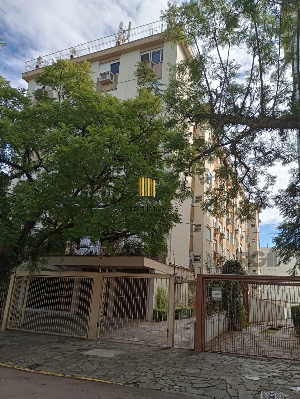 Apartamento 2 quartos, garagem semi mobiliado!