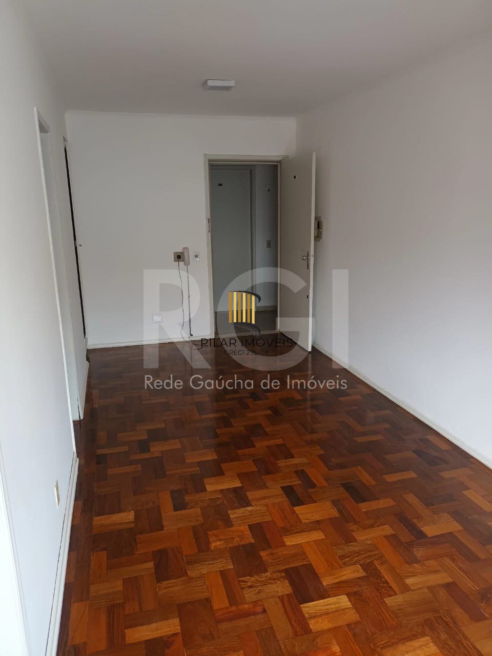 Jk no miolo da Cidade Baixa, andar alto com vista!