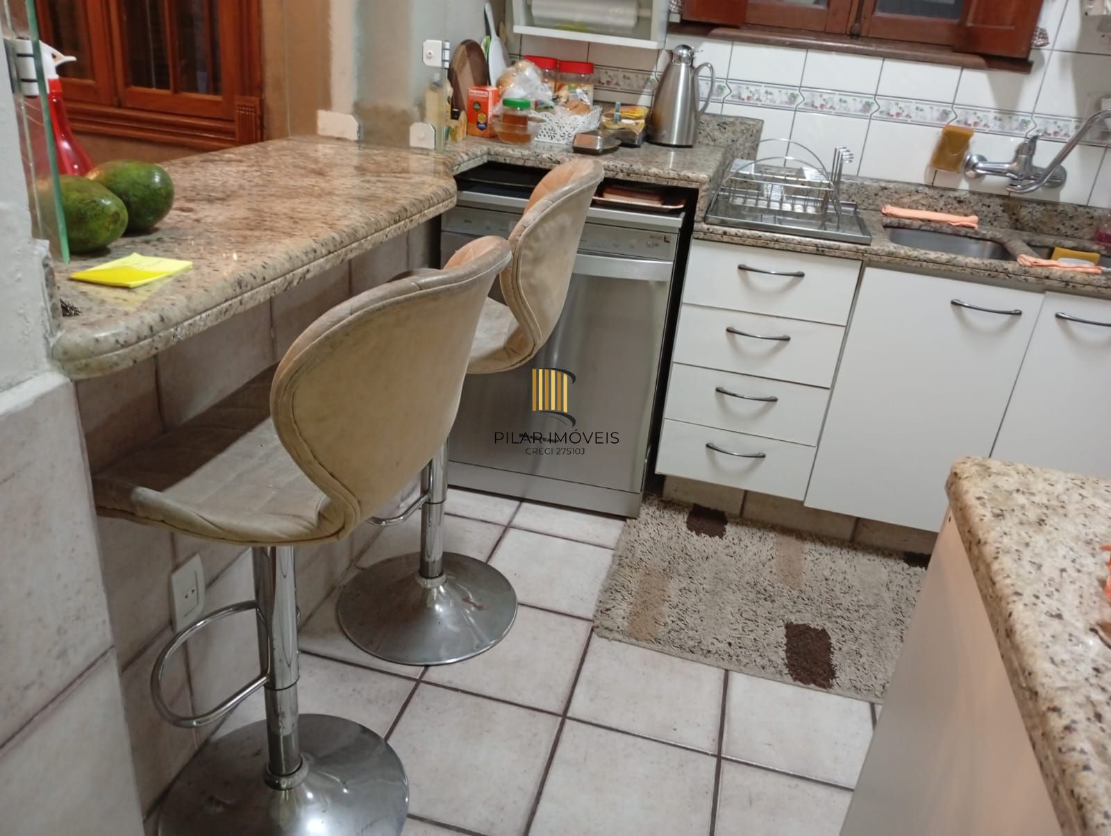 Casa com 5 quartos , 7 banheiros e pátio!