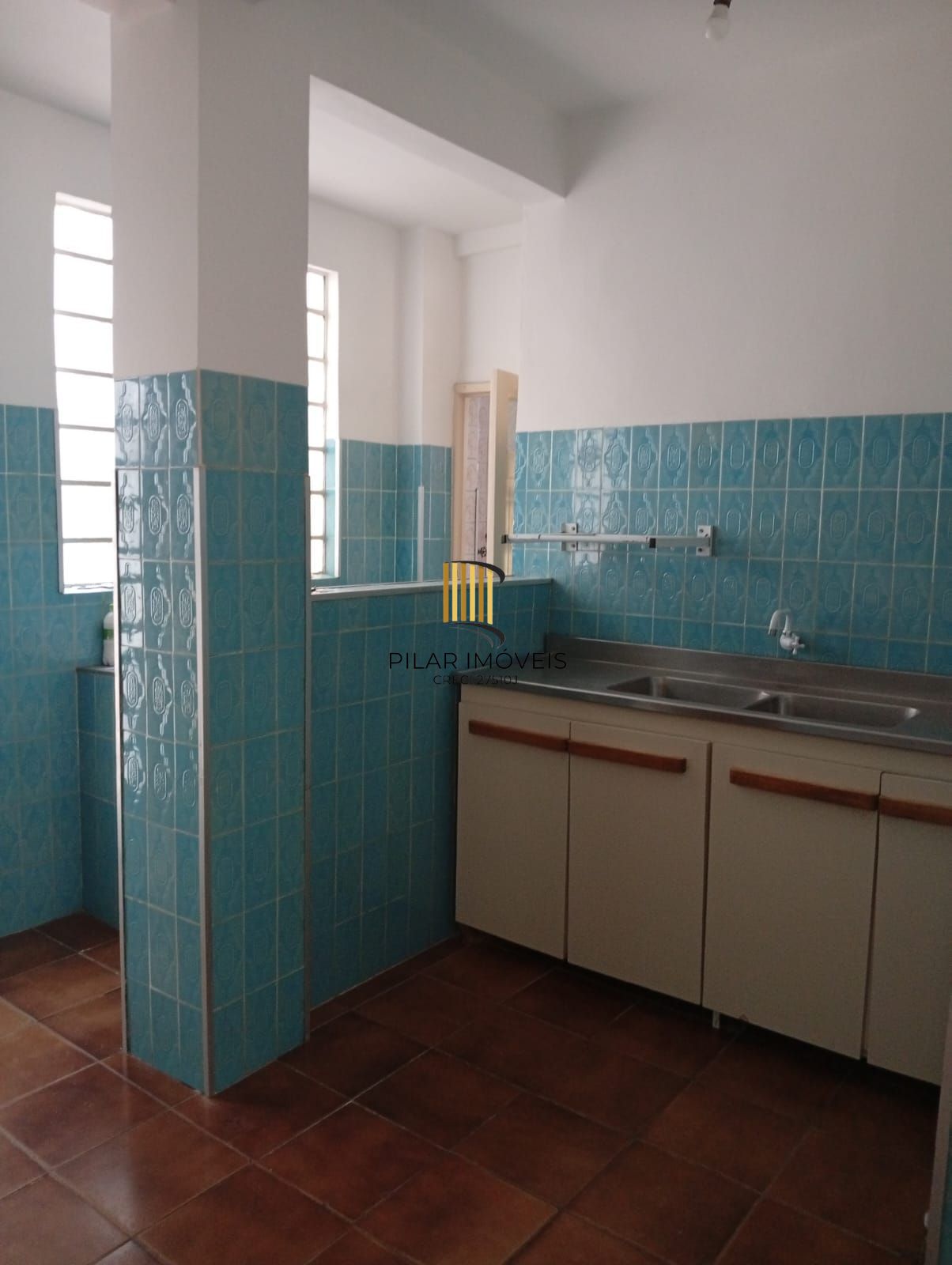 Apartamento térreo,  2 quartos, pátio, desocupado no bairro Cidade Baixa