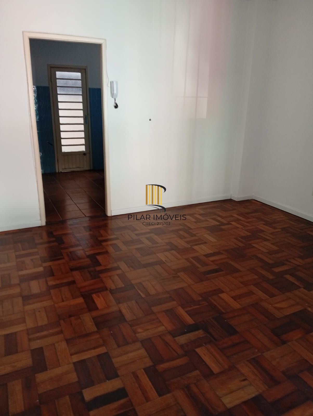 Apartamento térreo,  2 quartos, pátio, desocupado no bairro Cidade Baixa