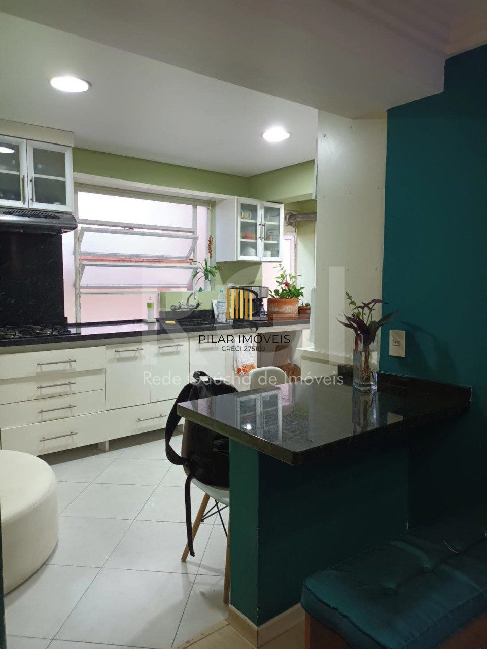 Apartamento  2 quartos, suite, , sacada,   2 quartos,  churrasqueira, semi mobiliado com garagem!