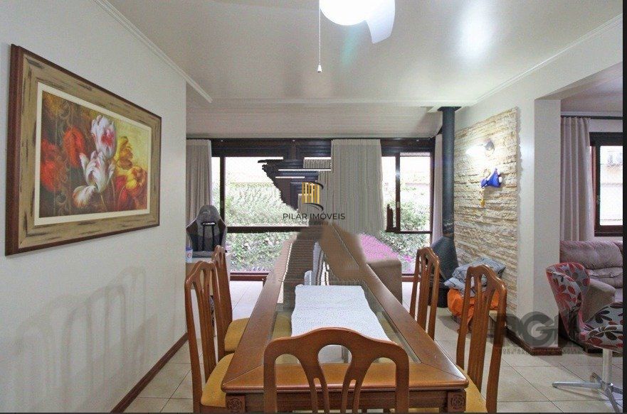Casa com 3 quartos, suite e 2 vagas garagem!