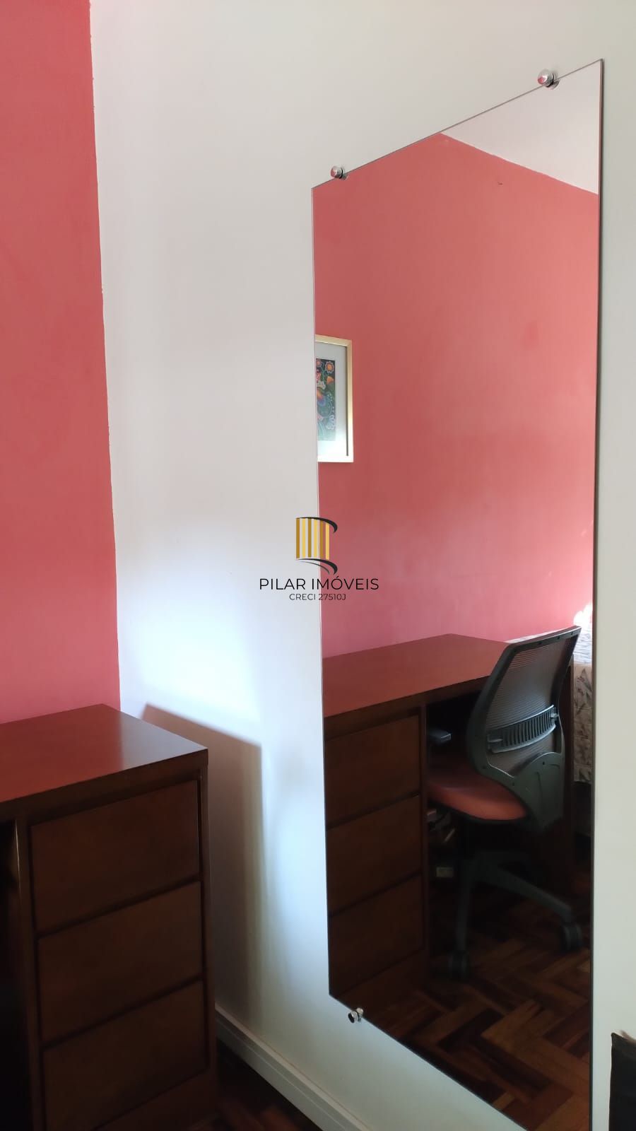 Apartamento 1 dormitório, todo reformado, semimobiliado em condominio fechado.