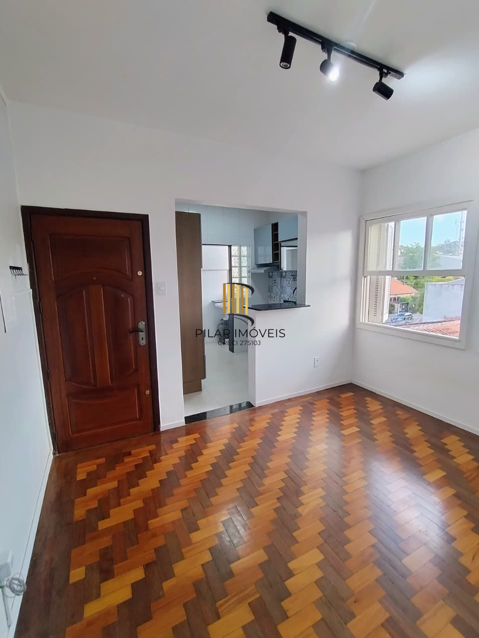 #Vende apartamento  desopcupado com 2 quartos no Menino Deus#
