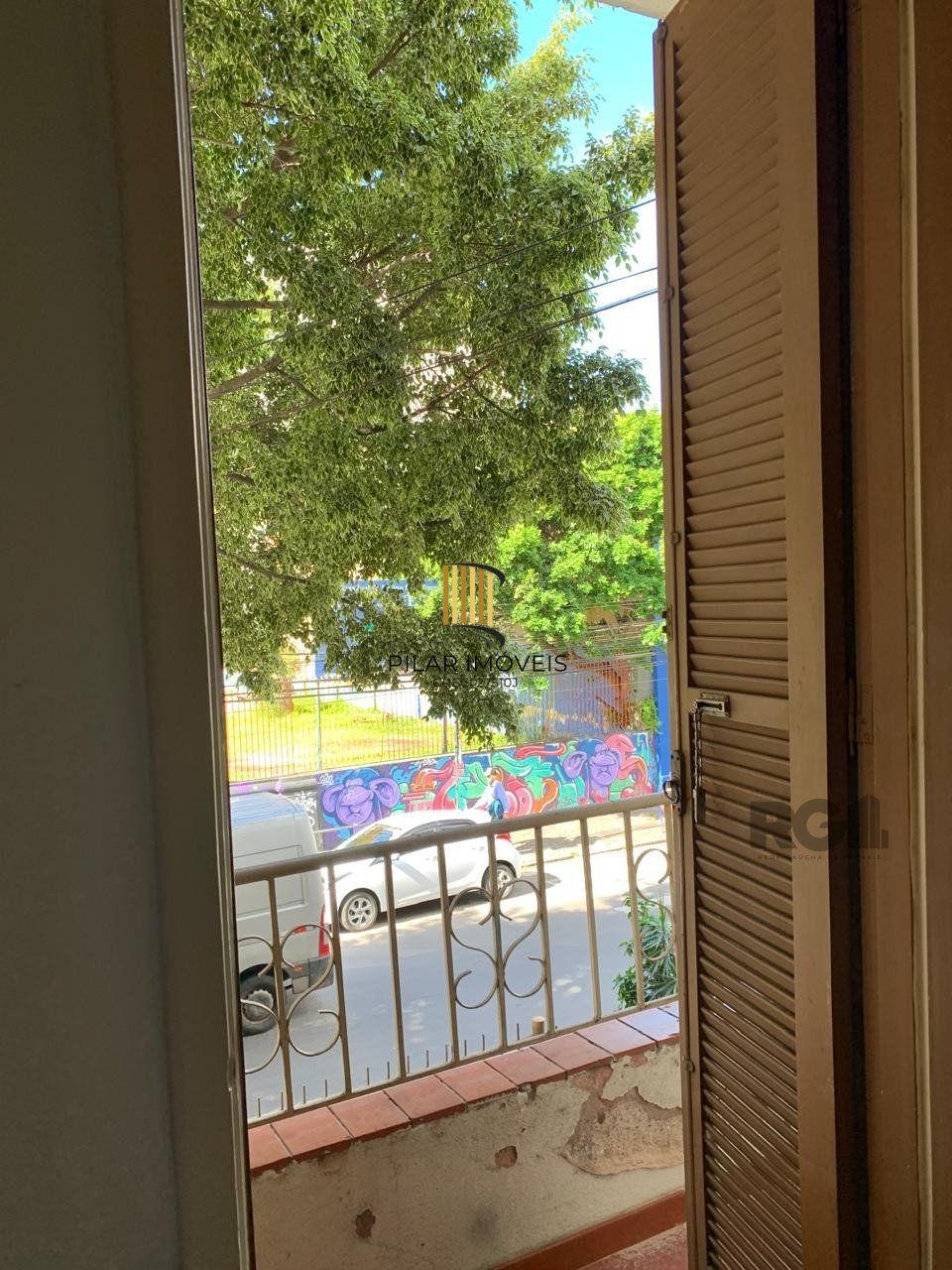   Ótimo apartamento 3 dormitórios, de frente com sacada, bairro Cidade Baixa- Porto Alegre
