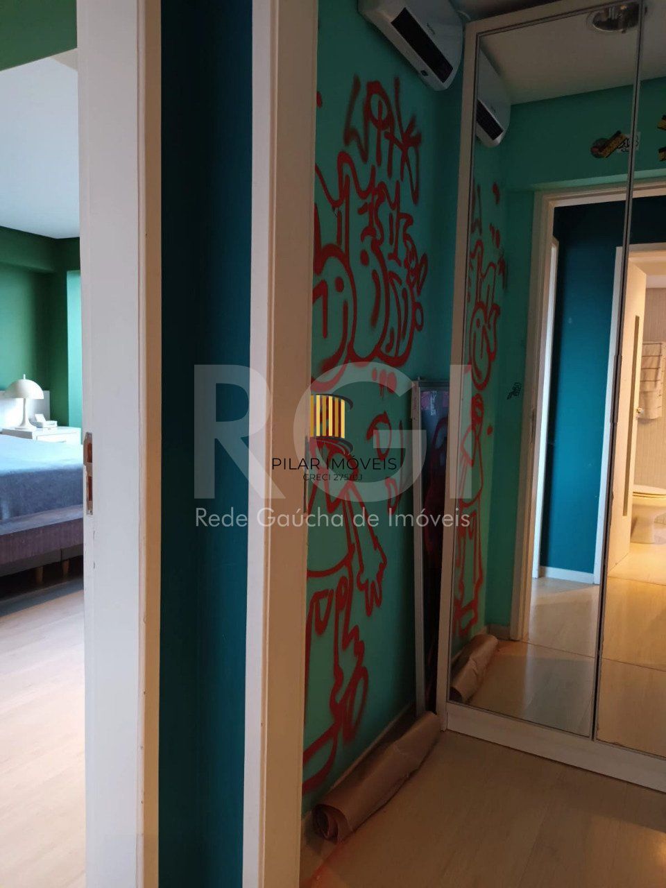 Apartamento  2 quartos, suite, , sacada,   2 quartos,  churrasqueira, semi mobiliado com garagem!