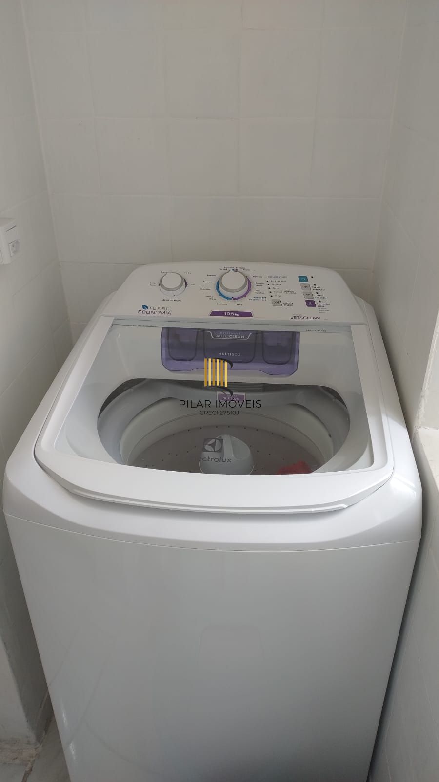 Apartamento 1 dormitório, todo reformado, semimobiliado em condominio fechado.