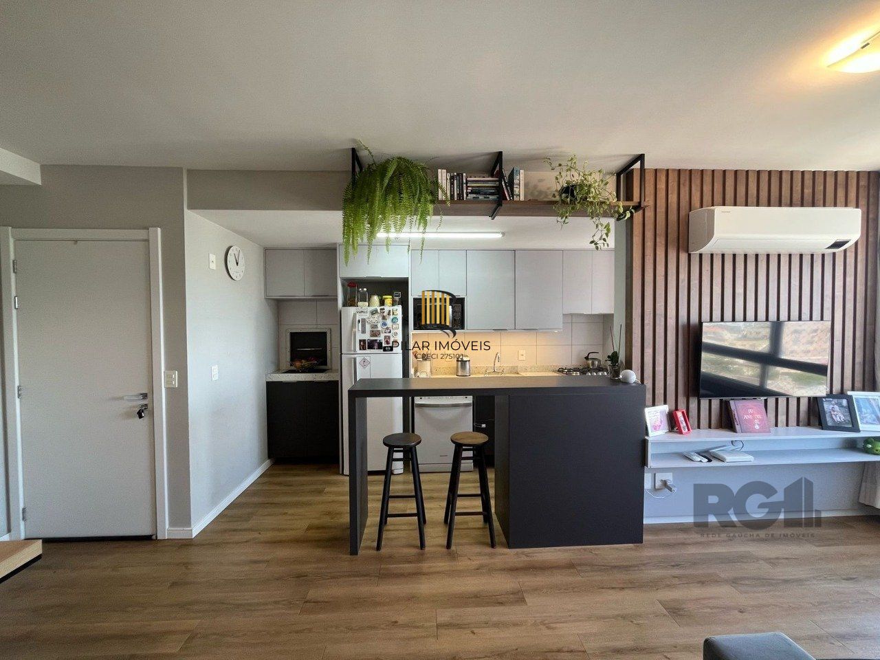 Apartamento 2 quartos, suíte e garagem na Cidade Baixa.