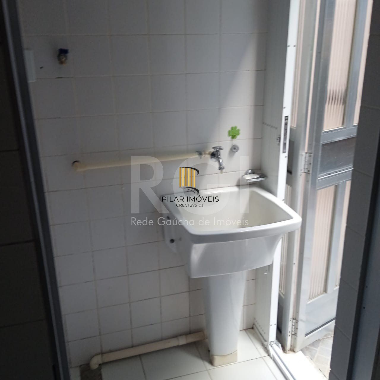 Apartamento Térreo, desocupado, 1 quarto com 2 pátios !